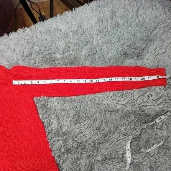 Guess women's red size med turtleneck sweater with zip on the collar - Picture 7 of 8